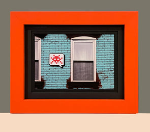 Invader - 'Invader Postcard' (Speech Bubble on Blue Wall)